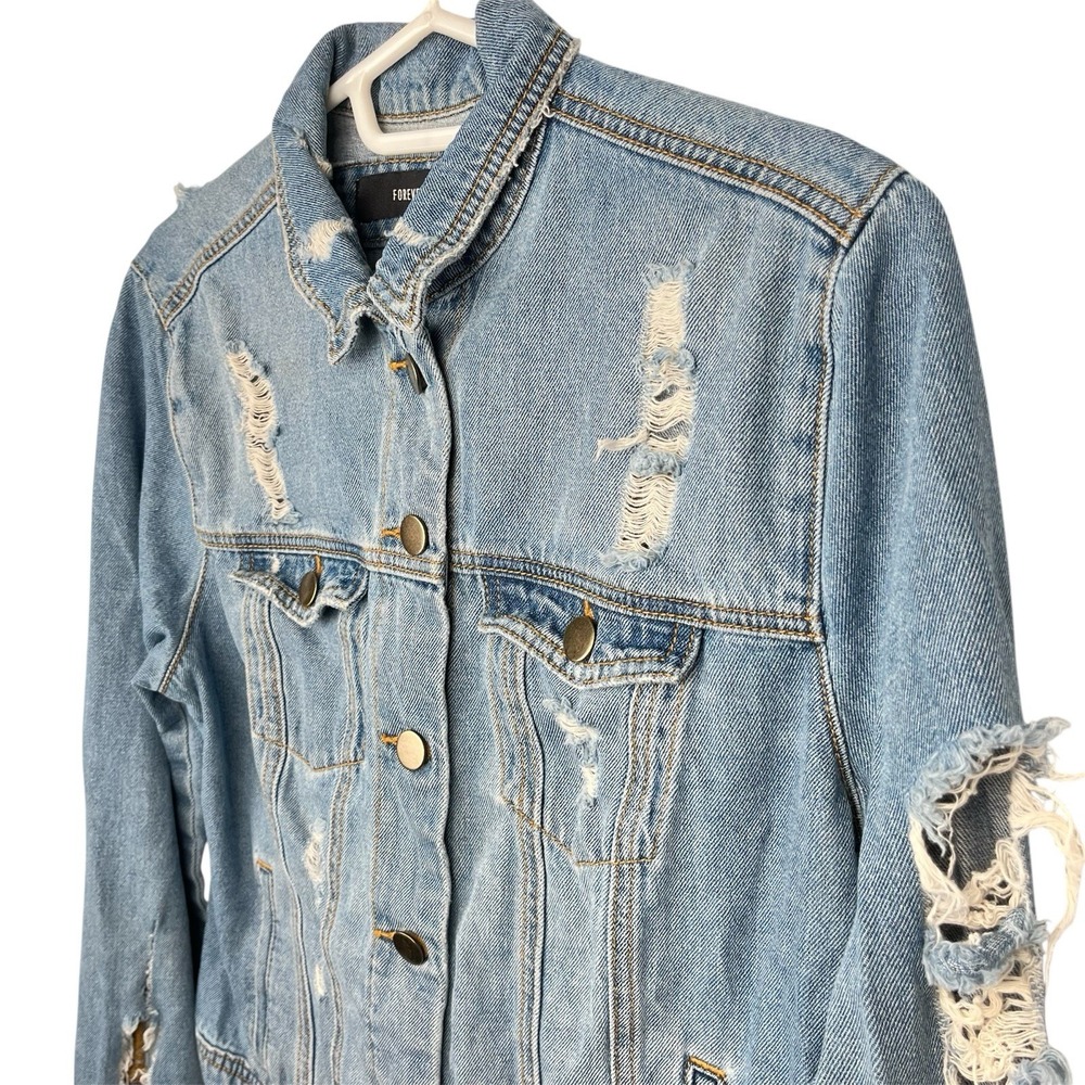 FOREVER 21 Distressed Denim Jean Jacket Button Up Pockets‎ Women's Size Medium
